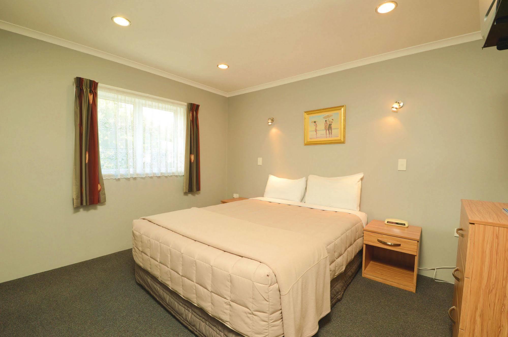 Tower Lodge Motel Инверкаргилл Экстерьер фото