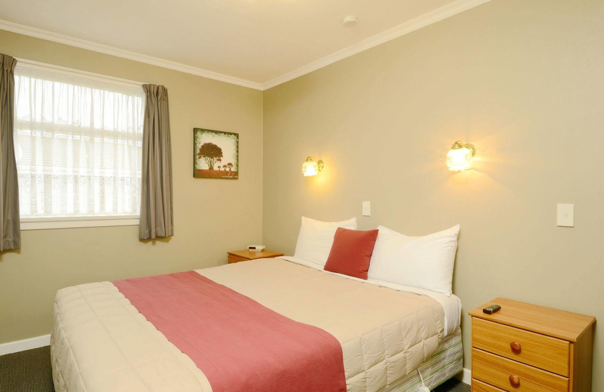Tower Lodge Motel Инверкаргилл Экстерьер фото